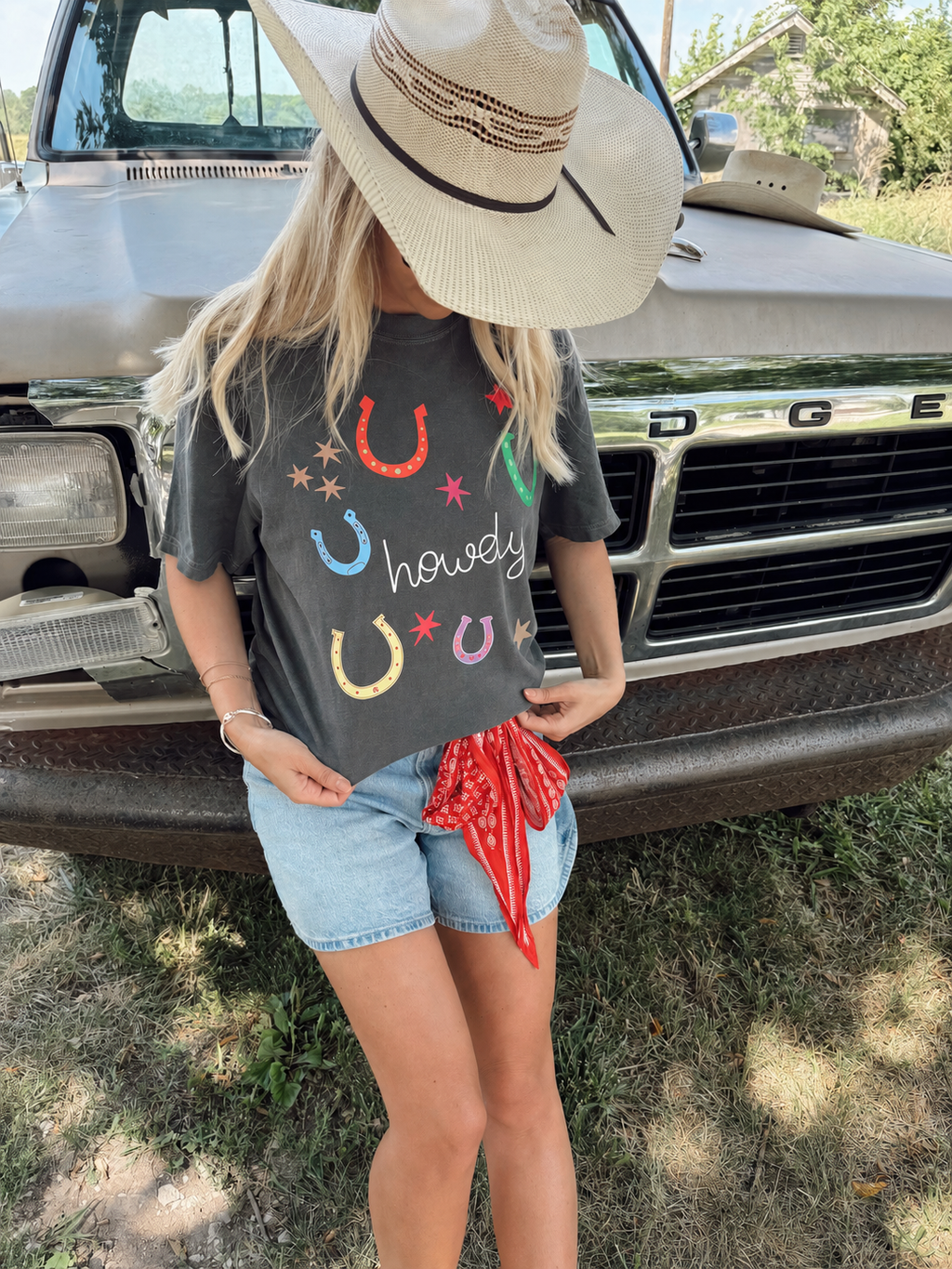 Howdy Horseshoe Tee