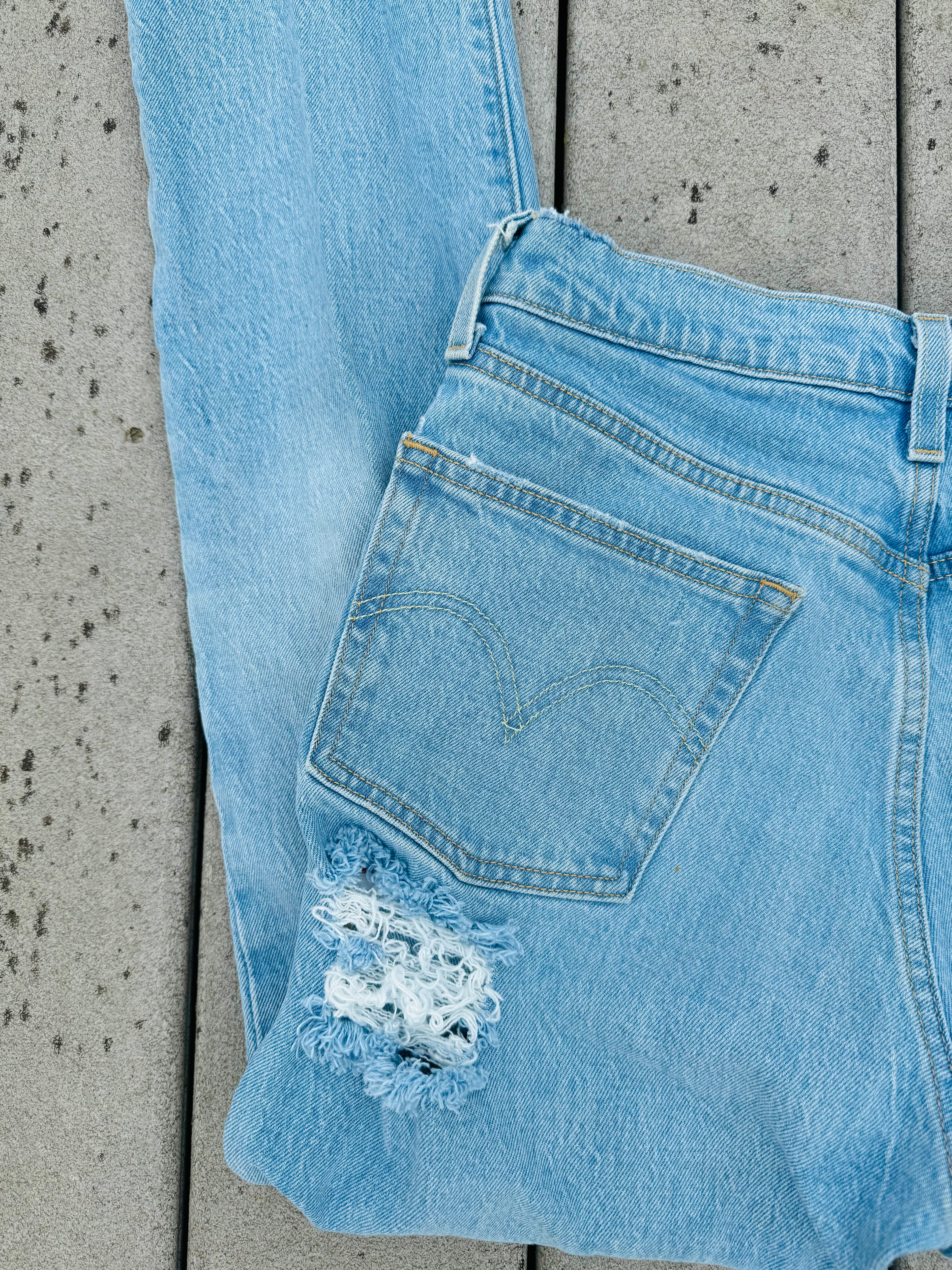 HAND-DISTRESSED 501 LEVI’S 26”